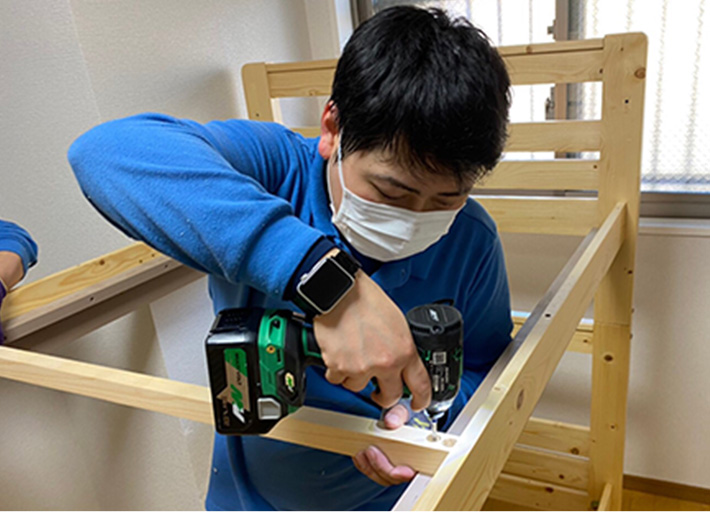 大型家具は分解して安全に搬出